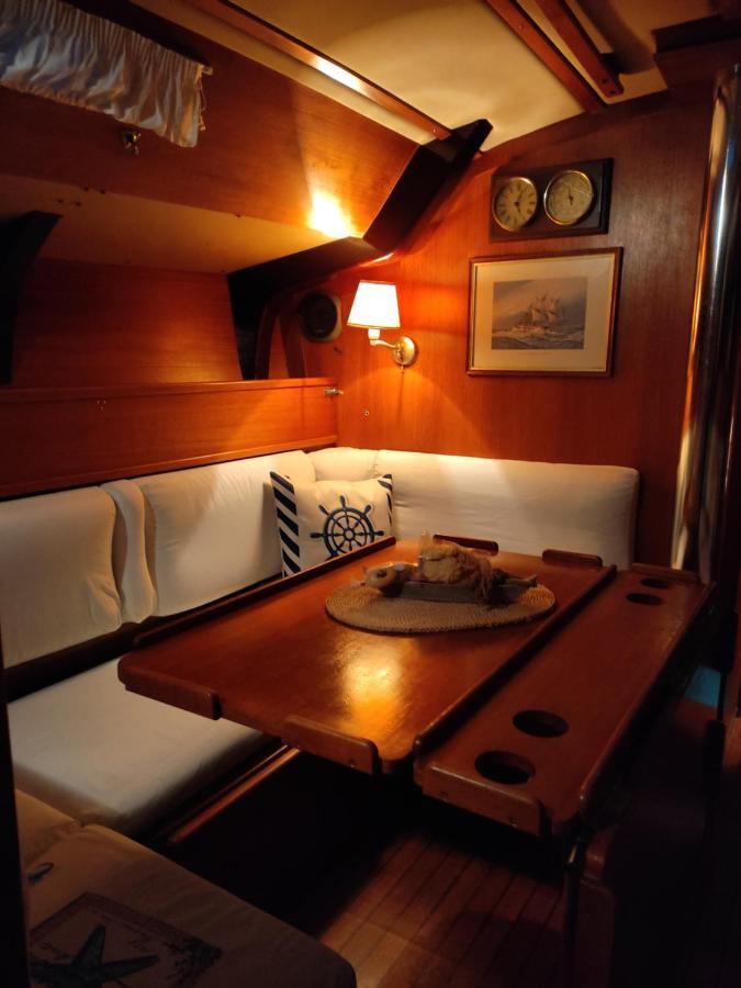 Dormire In Barca A Vela *